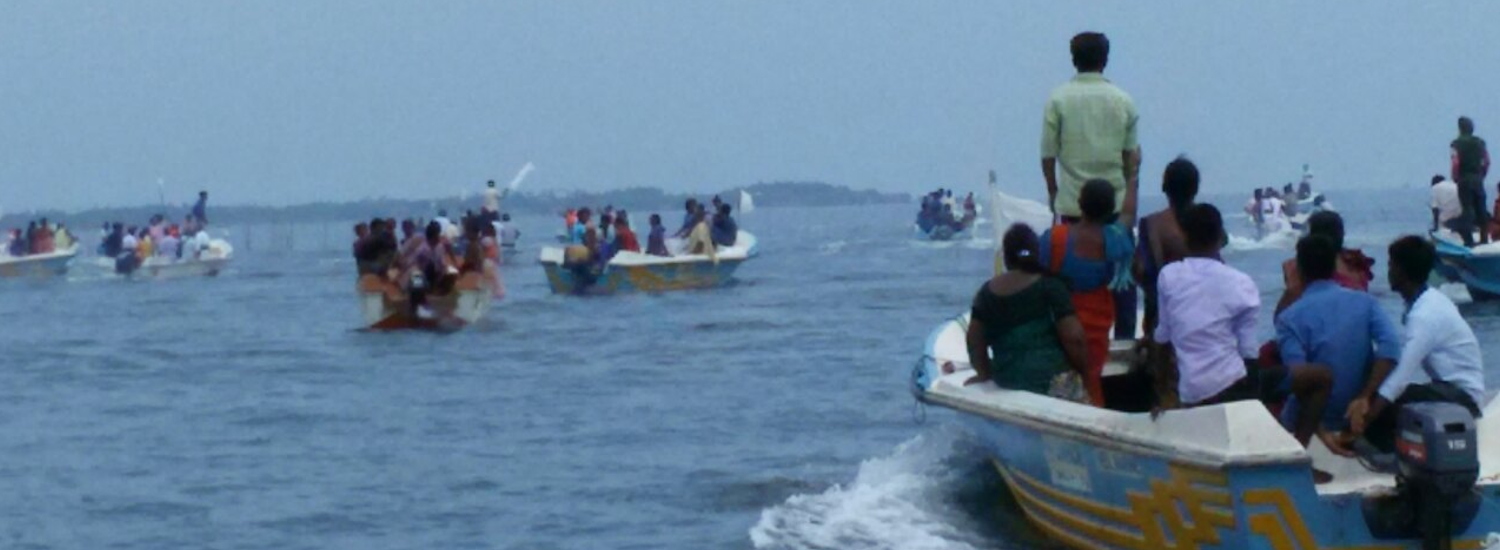 sri lanka Iranaitheevu reclaim, people on boats heading to the island
